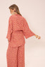 Notre mannequin porte le kimono Coumba couleur fan flower 5